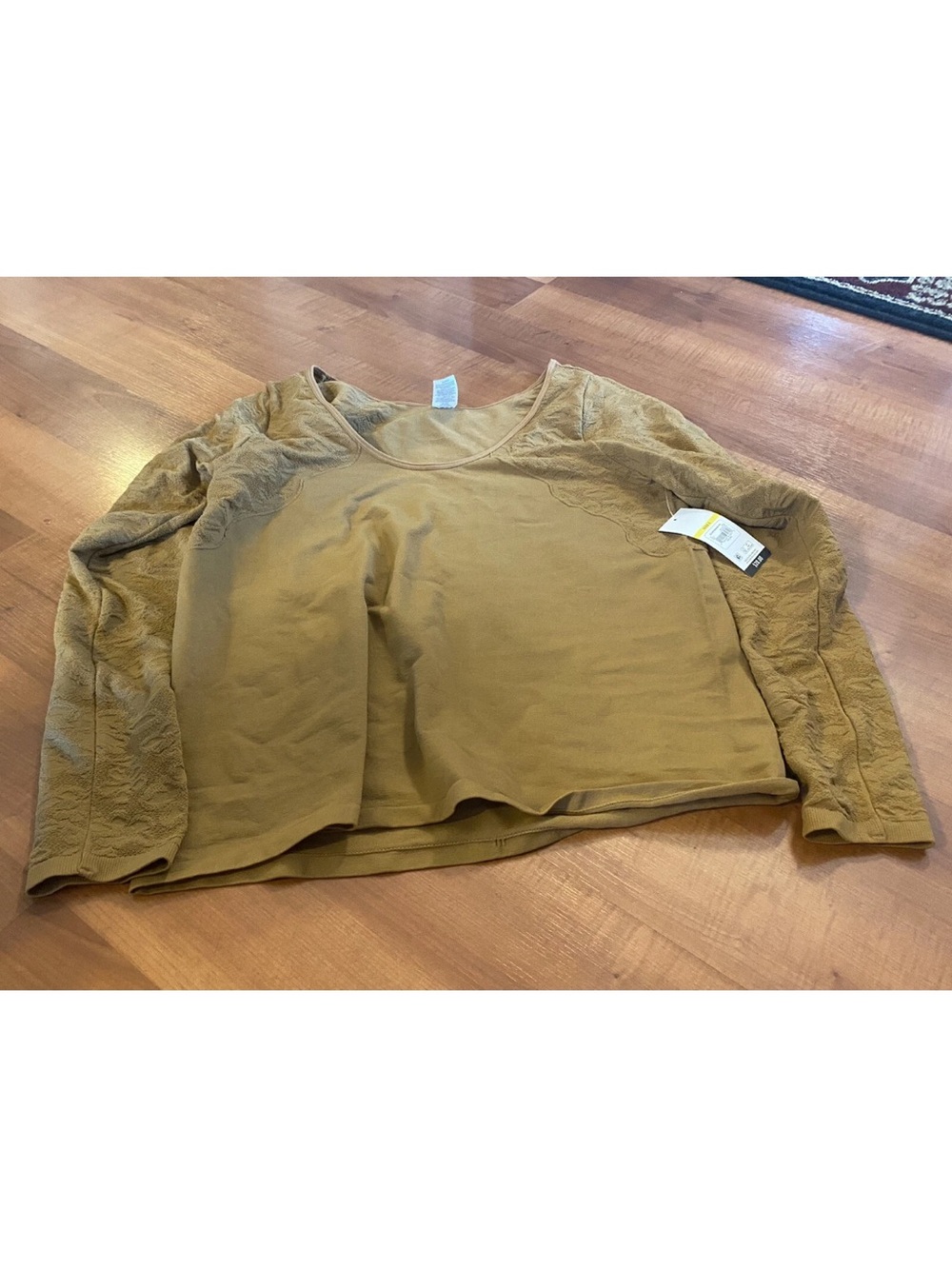 NWT sofia by sofia vergara Size Large Top